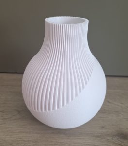 Vaas 18 cm hoog €10,-